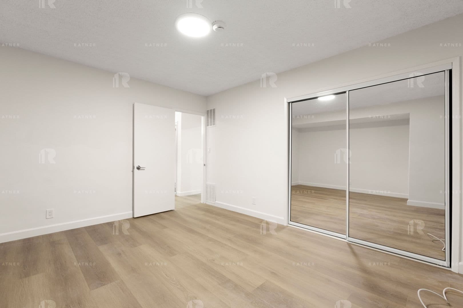 Studio City Apartment: 4216 Mary Ellen Avenue