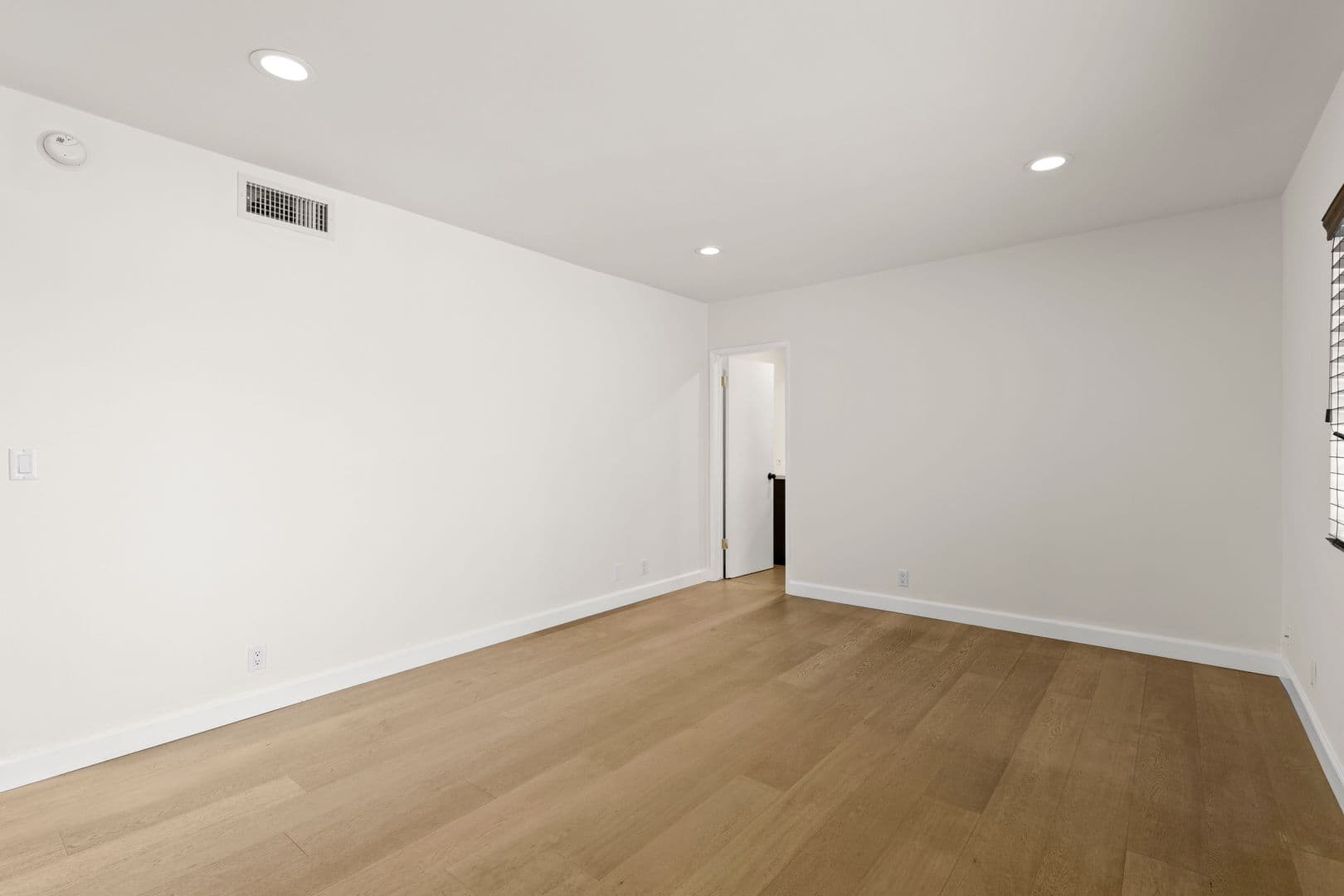 Beverly Hills Apartment: 148 S. Oakhurst Drive