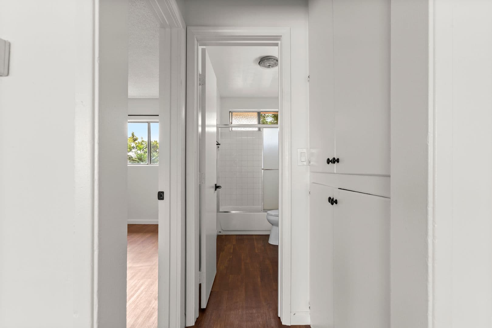 North Hollywood Apartment: 6449 Troost Avenue
