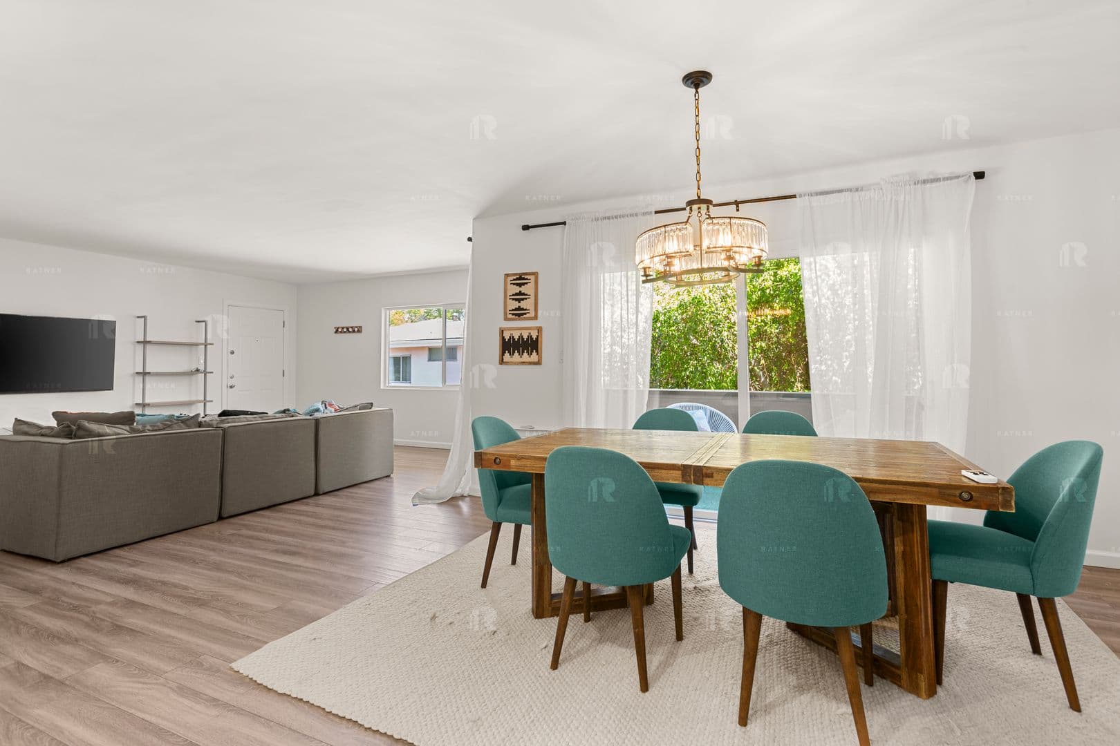Studio City Apartment: 4216 Mary Ellen Avenue