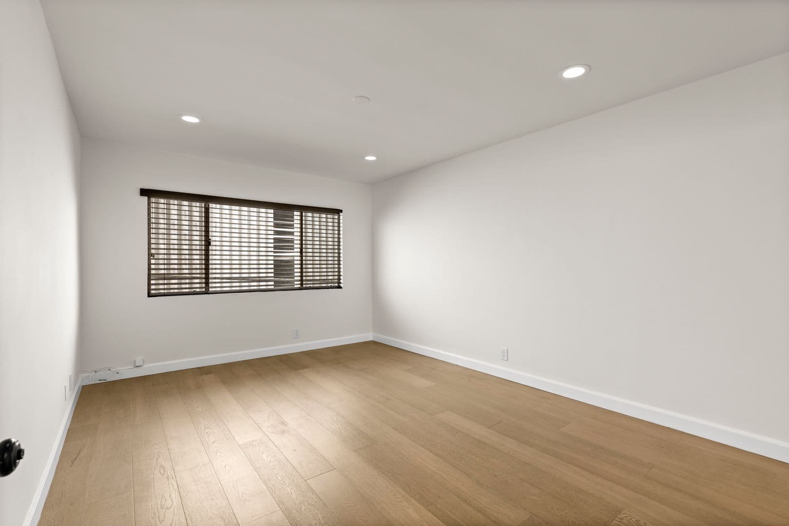Beverly Hills Apartment: 148 S. Oakhurst Drive