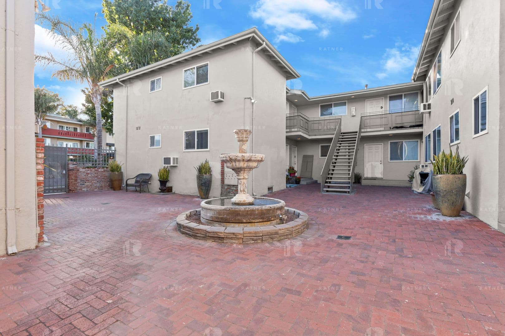 Sherman Oaks Apartment: 4846 Hazeltine Avenue