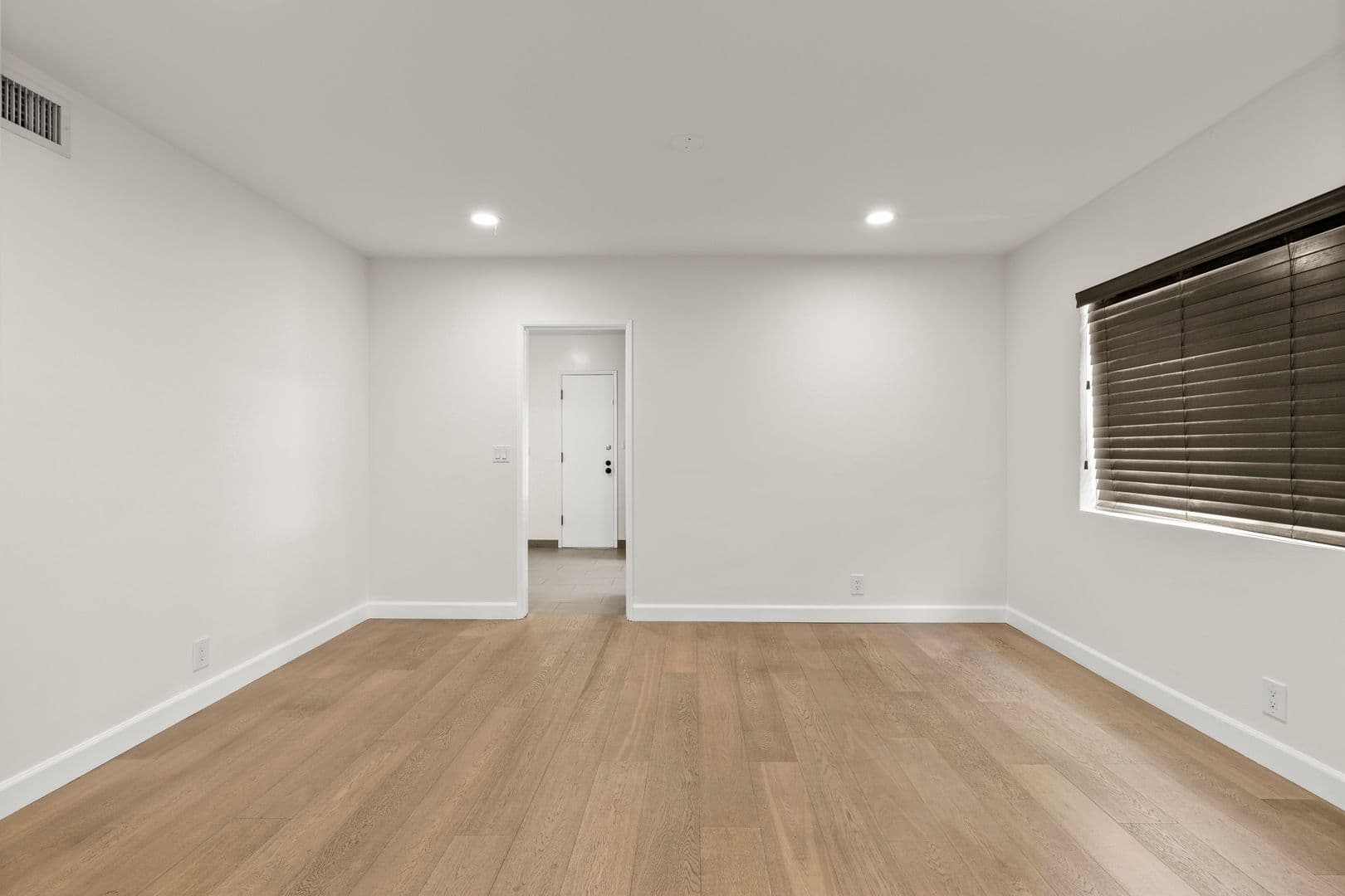 Beverly Hills Apartment: 148 S. Oakhurst Drive