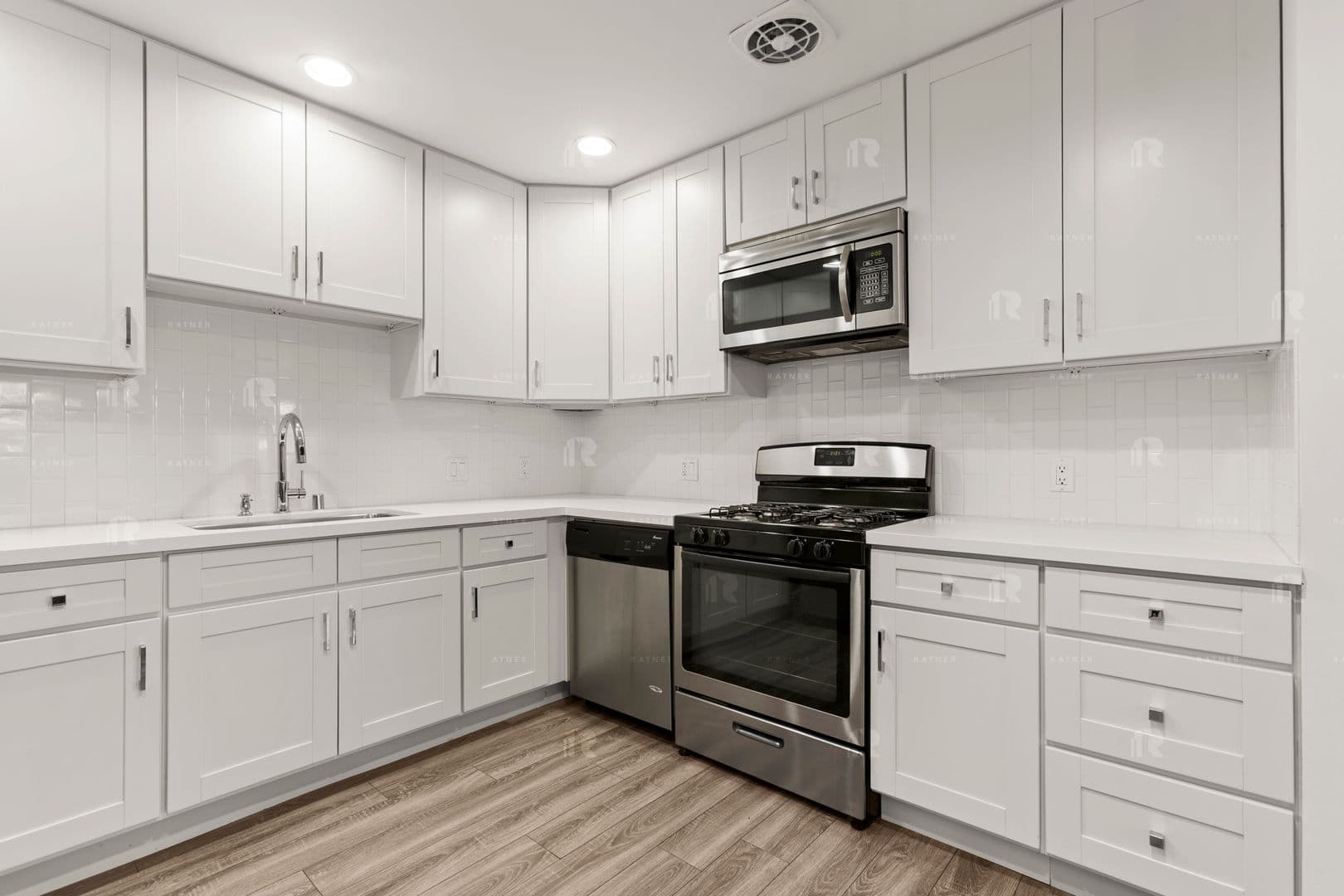 Studio City Apartment: 4216 Mary Ellen Avenue