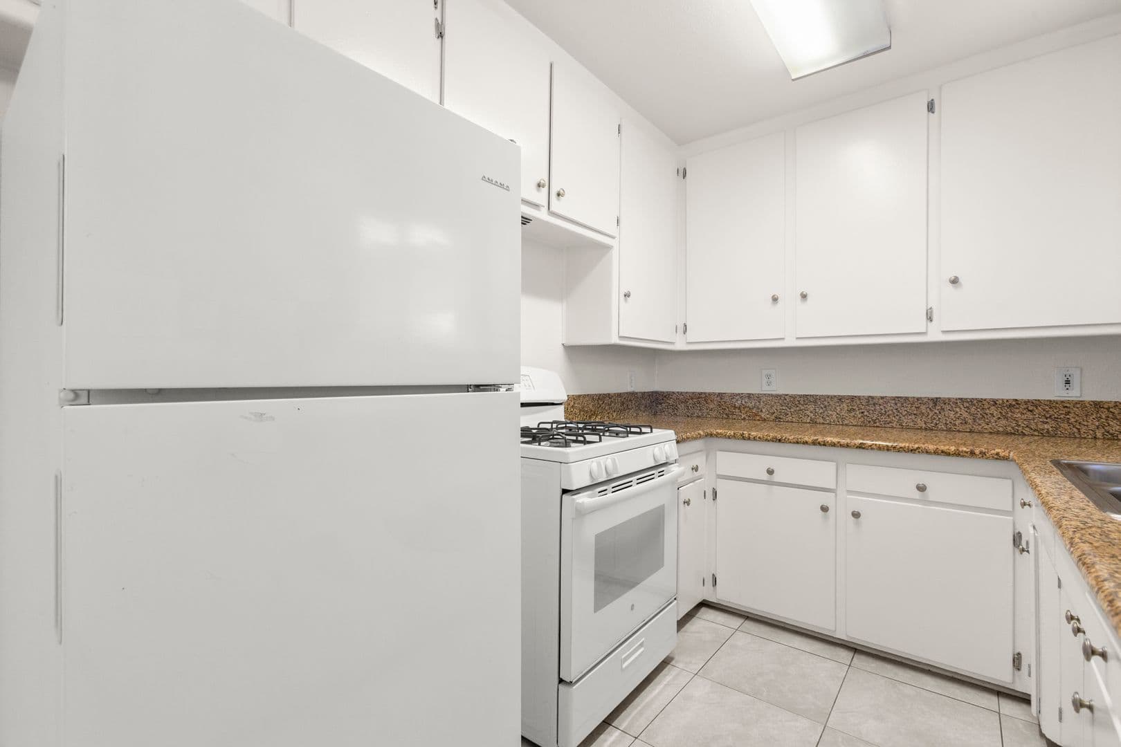 Sherman Oaks Apartment: 4846 Hazeltine Avenue