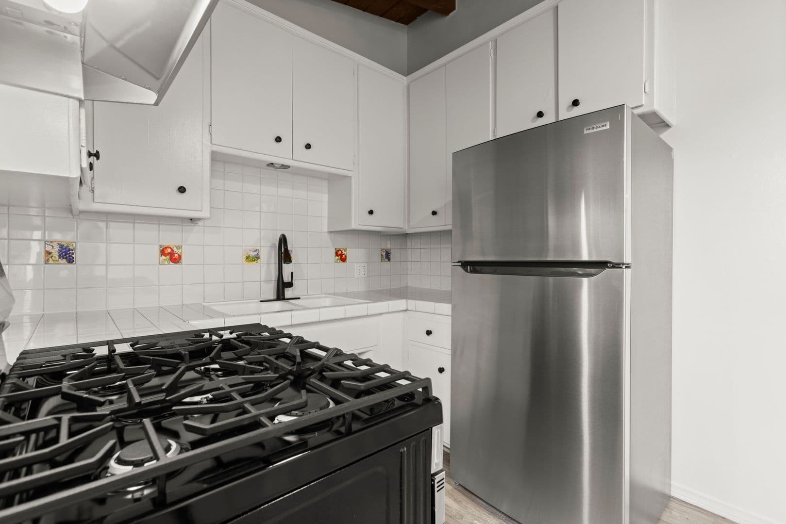 North Hollywood Apartment: 6725 Laurel Canyon Blvd