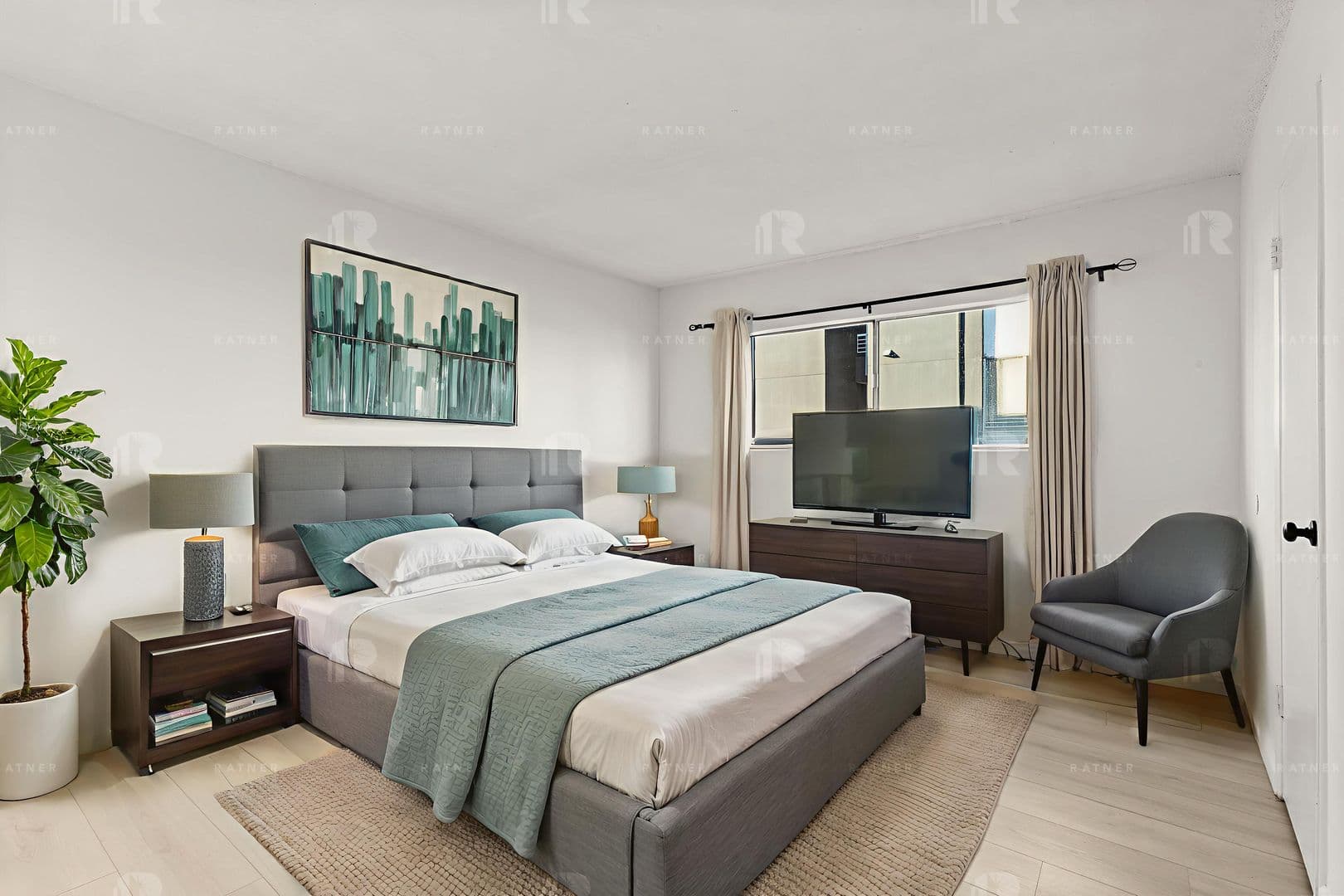 Encino Apartment: 5139 White Oak Avenue
