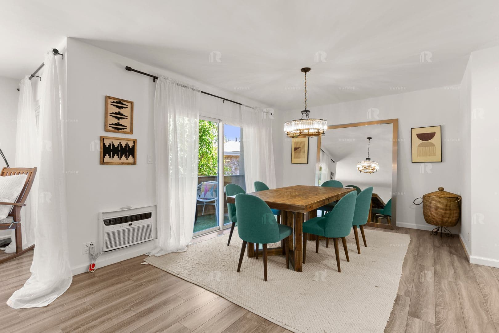 Studio City Apartment: 4216 Mary Ellen Avenue