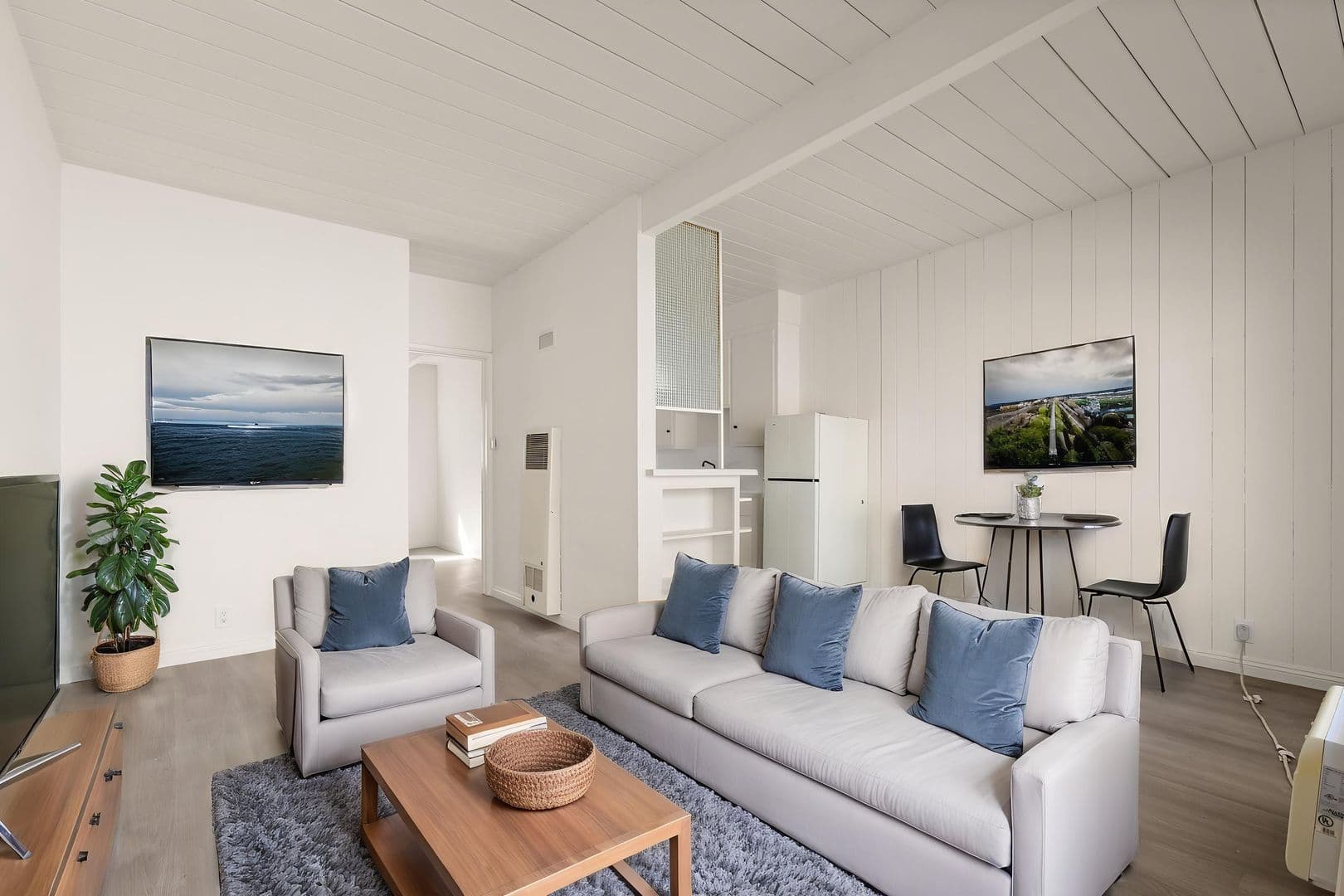 Studio City Apartment: 4135 Laurel Canyon Blvd
