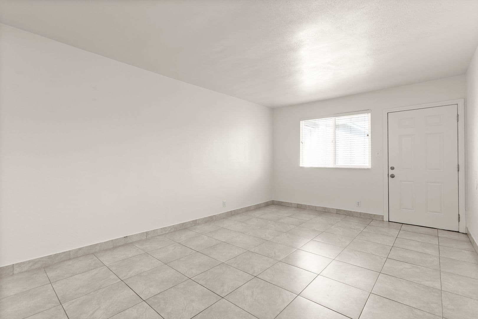 Sherman Oaks Apartment: 4846 Hazeltine Avenue