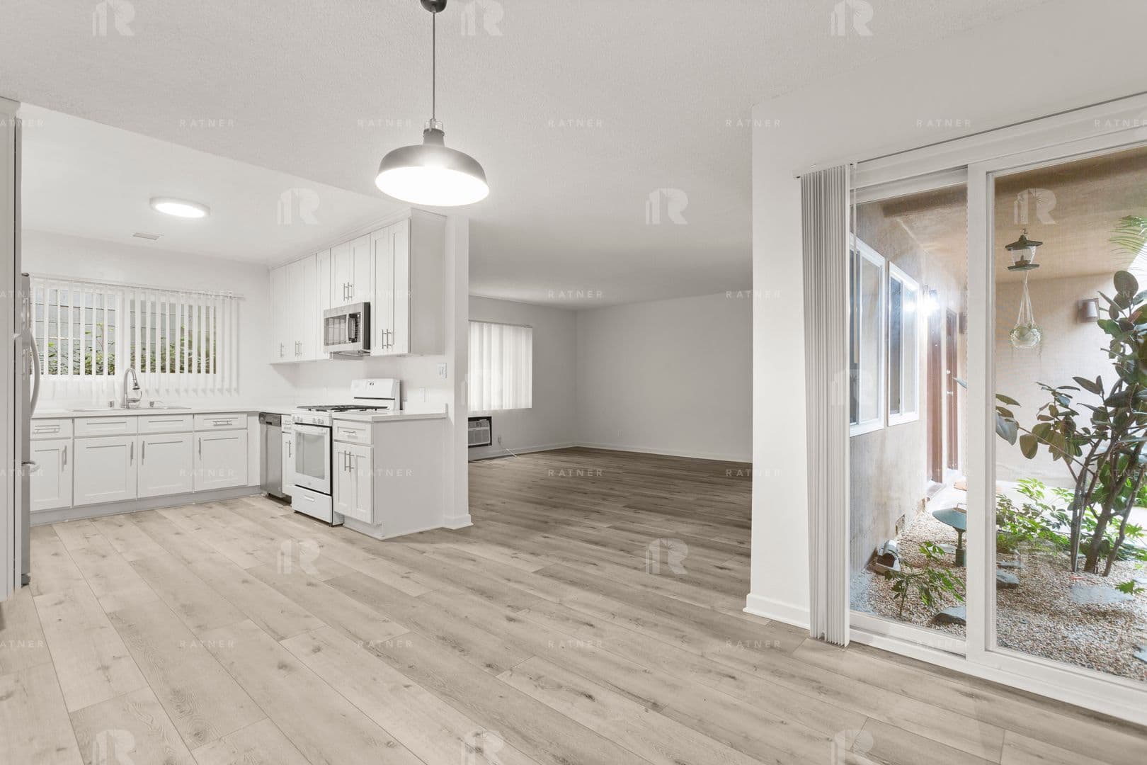 Studio City Apartment: 4216 Mary Ellen Avenue