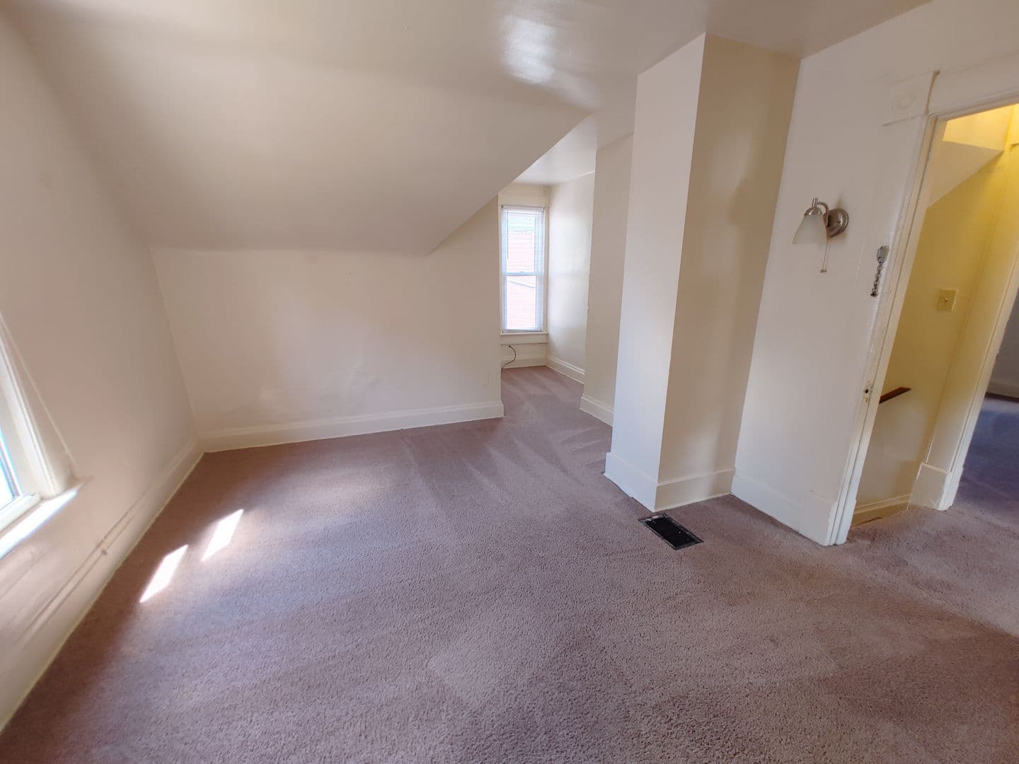 Columbus Apartment: 133 W 10th Ave/ Cottage