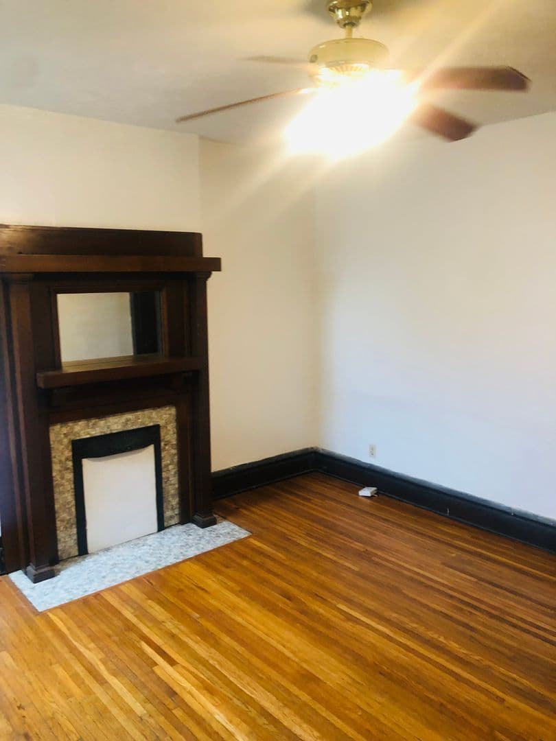 Columbus Townhome: 113-121 W 9th Ave