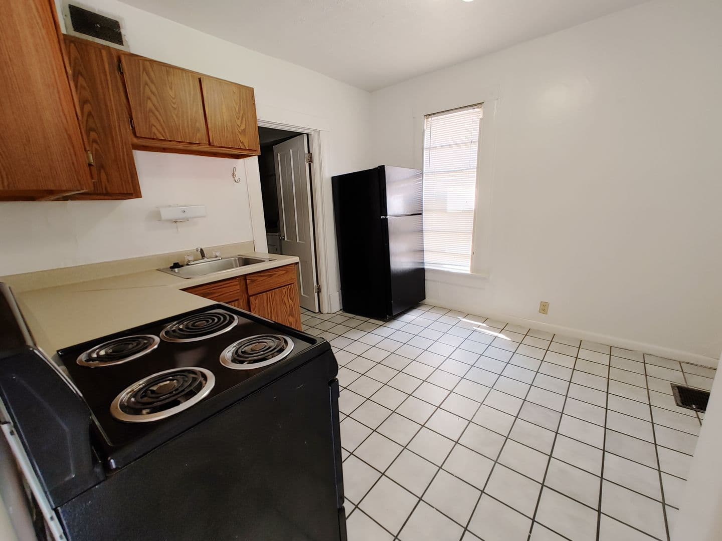 Columbus Apartment: 133 W 10th Ave/ Cottage