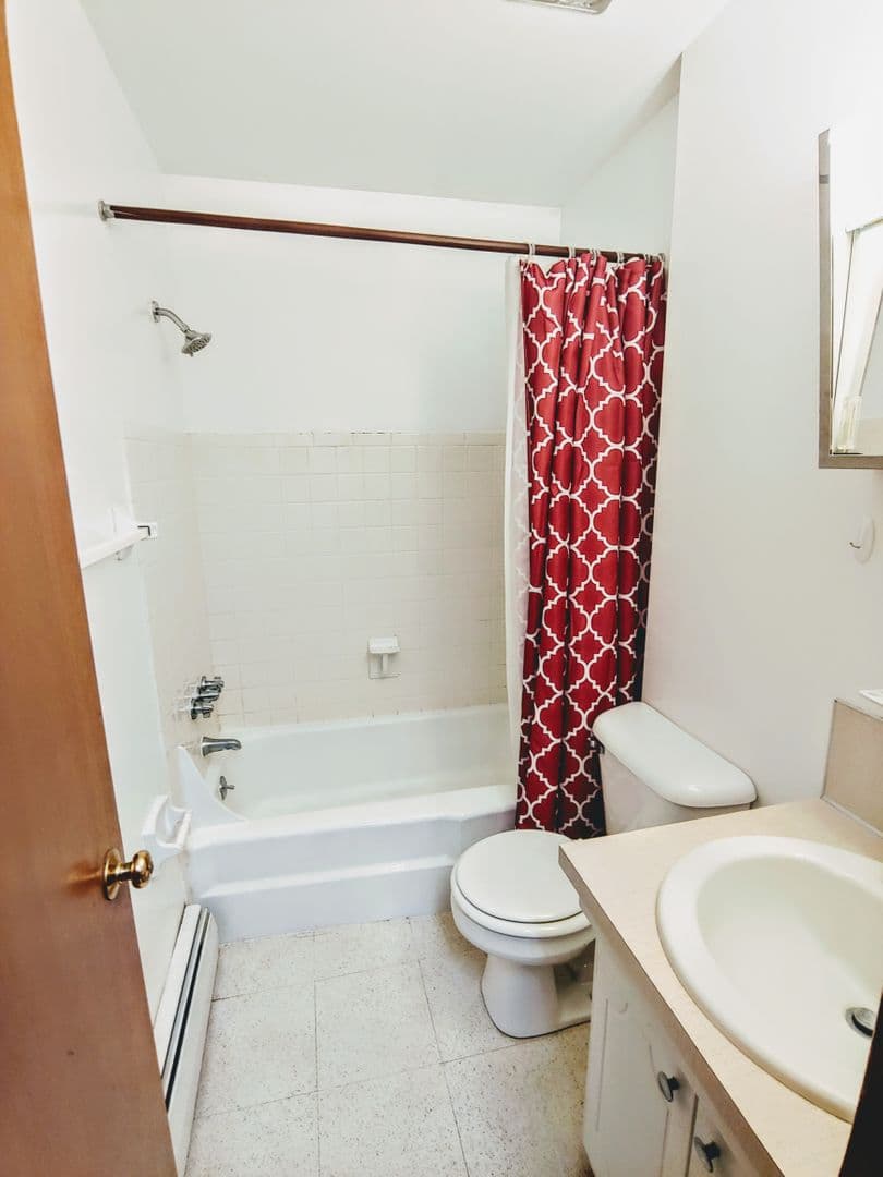 Columbus Apartment: 2040 Iuka Ave.