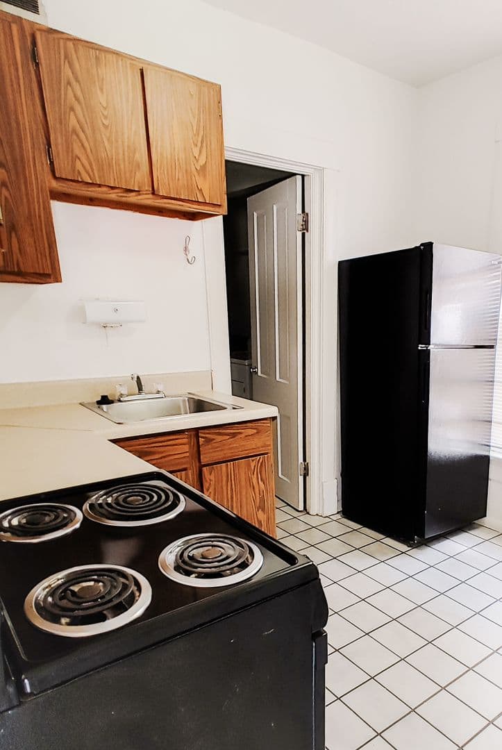 Columbus Apartment: 133 W 10th Ave/ Cottage