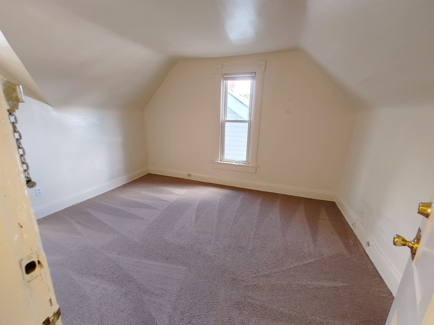 Columbus Apartment: 133 W 10th Ave/ Cottage