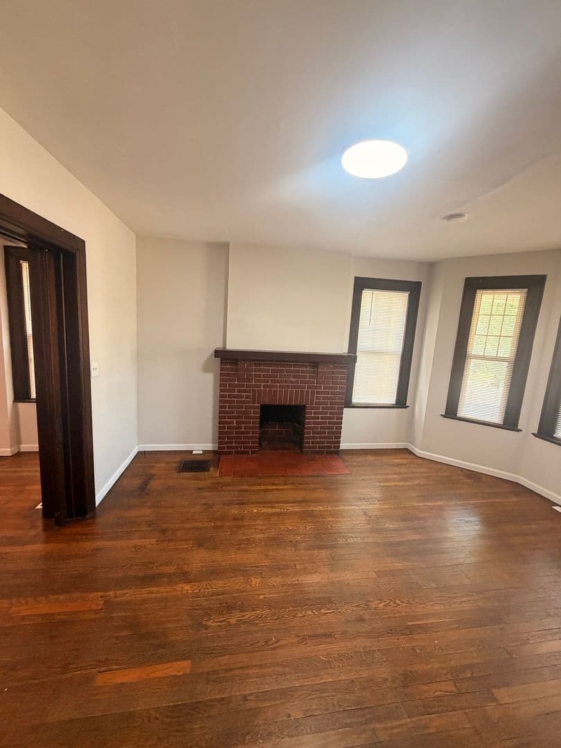 Columbus Apartment: 1814-1820 Summit Street