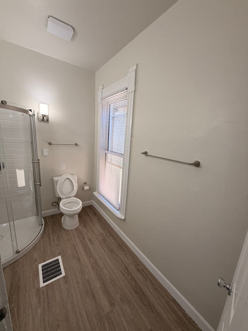 Columbus Apartment: 133 - 133.5 W 10th Ave.