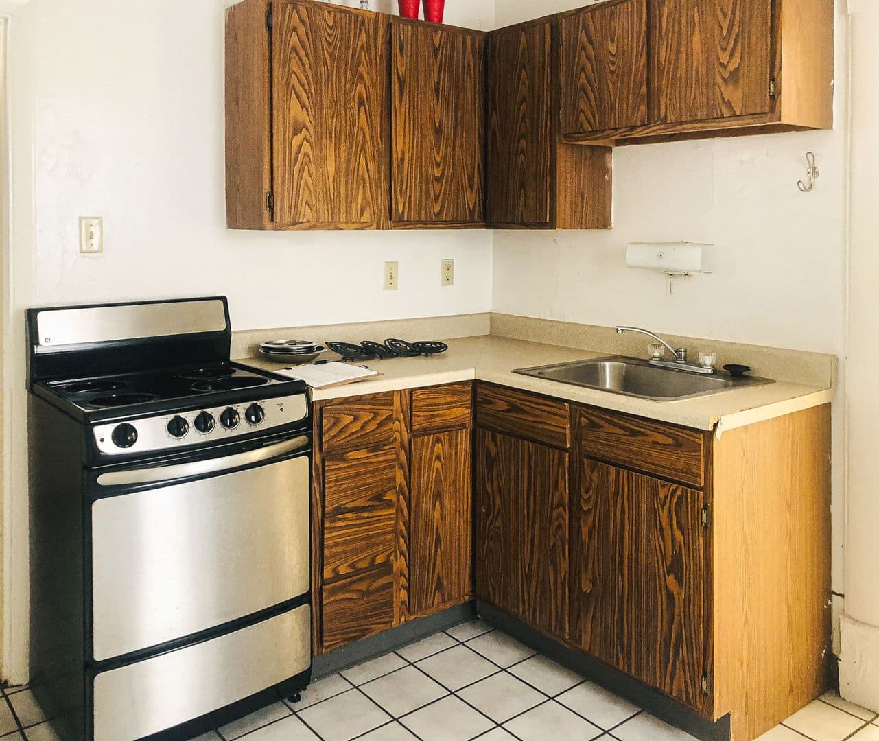 Columbus Apartment: 133 W 10th Ave/ Cottage