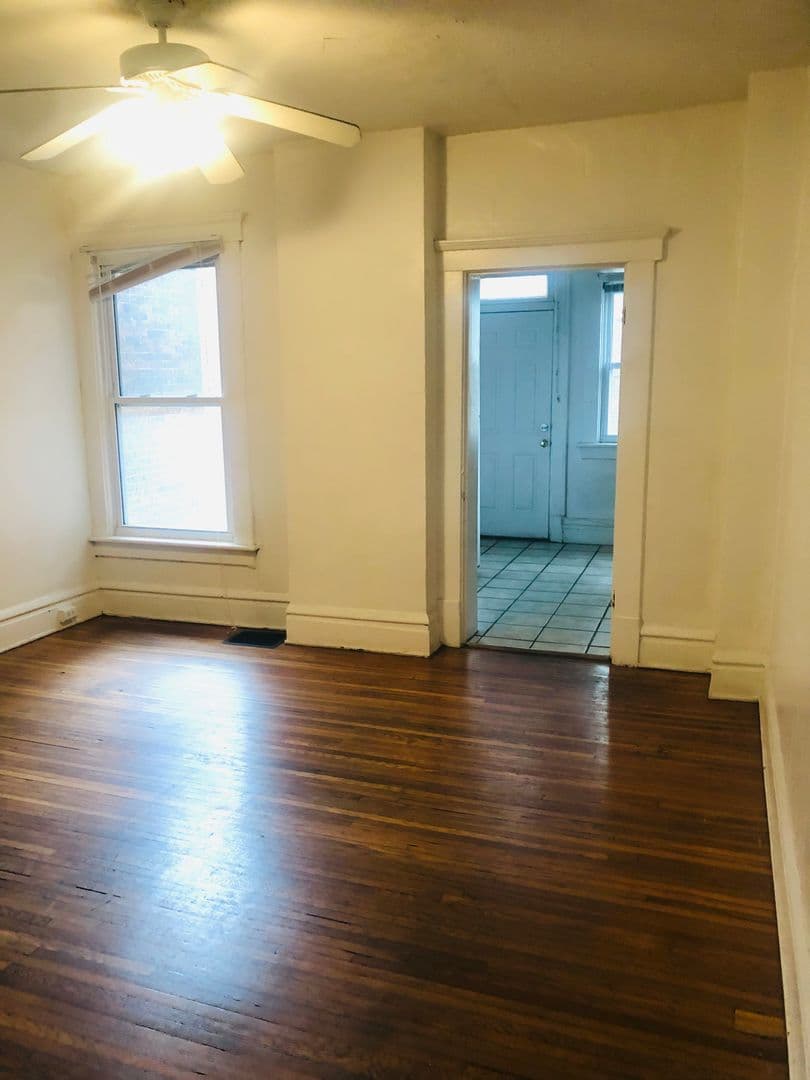 Columbus Townhome: 113-121 W 9th Ave
