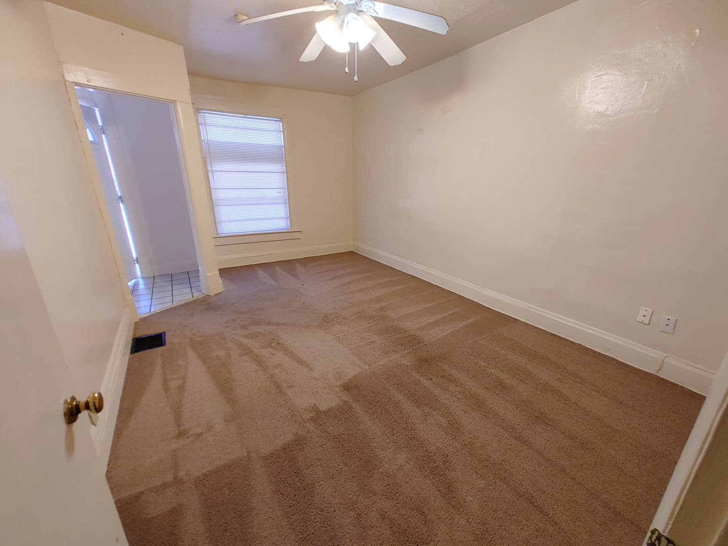 Columbus Apartment: 133 W 10th Ave Rear