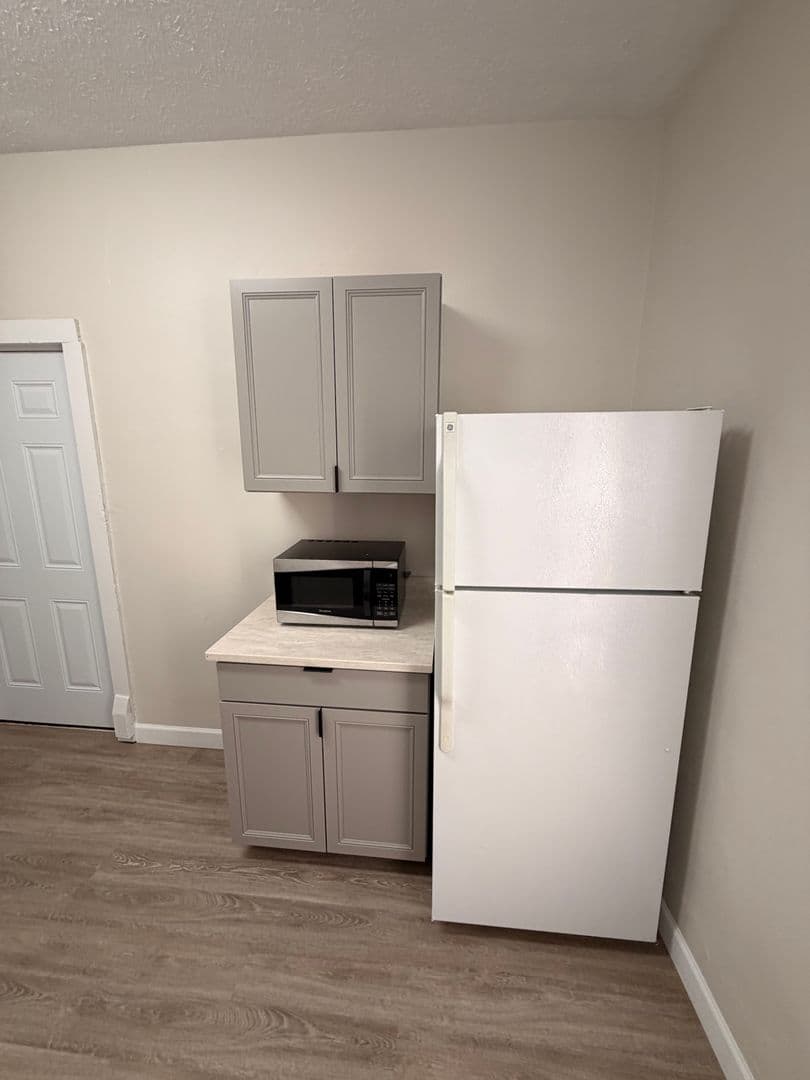 Columbus Apartment: 133 - 133.5 W 10th Ave.