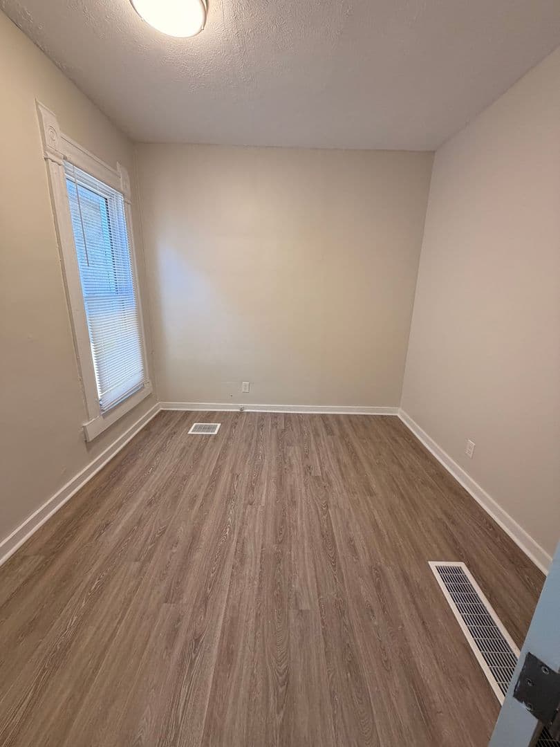 Columbus Apartment: 133 - 133.5 W 10th Ave.