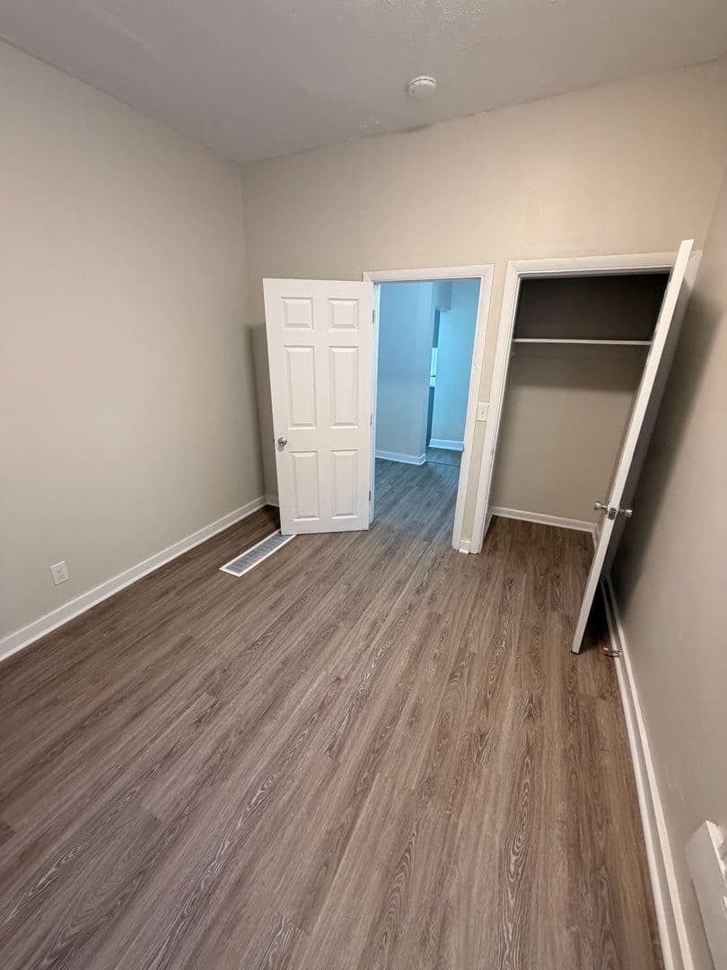 Columbus Apartment: 133 - 133.5 W 10th Ave.