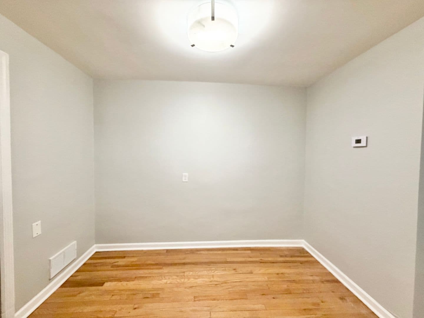 Cincinnati Apartment: 1854 Kinney Avenue