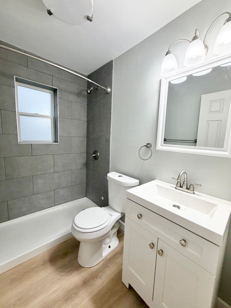 Cincinnati Apartment: 1854 Kinney Avenue