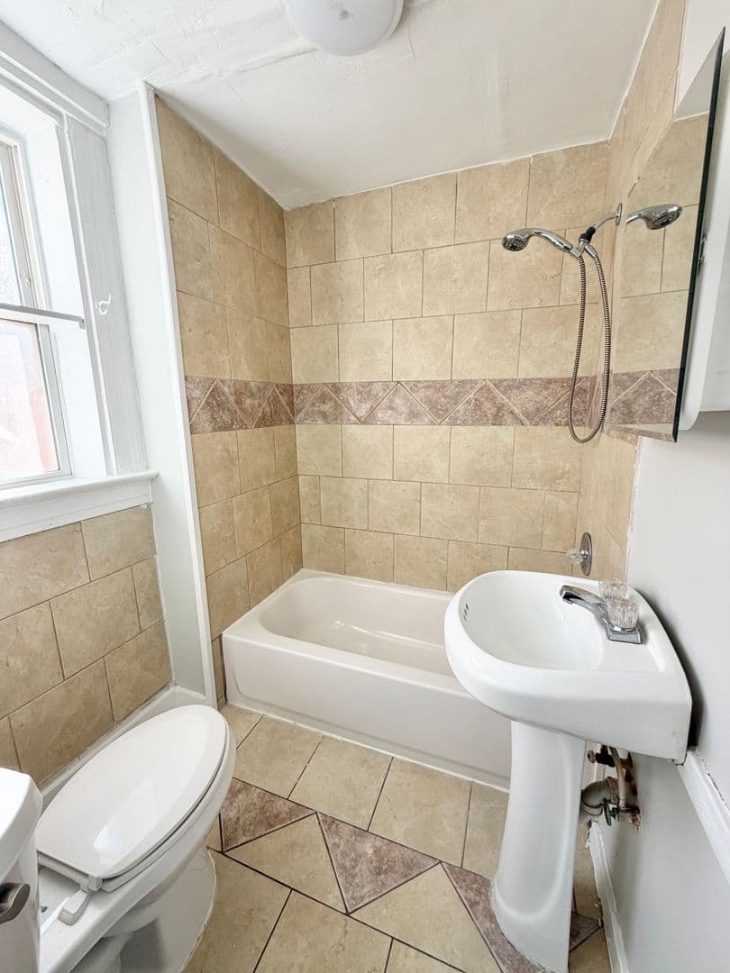 Cincinnati Apartment: 2316 Kenton St