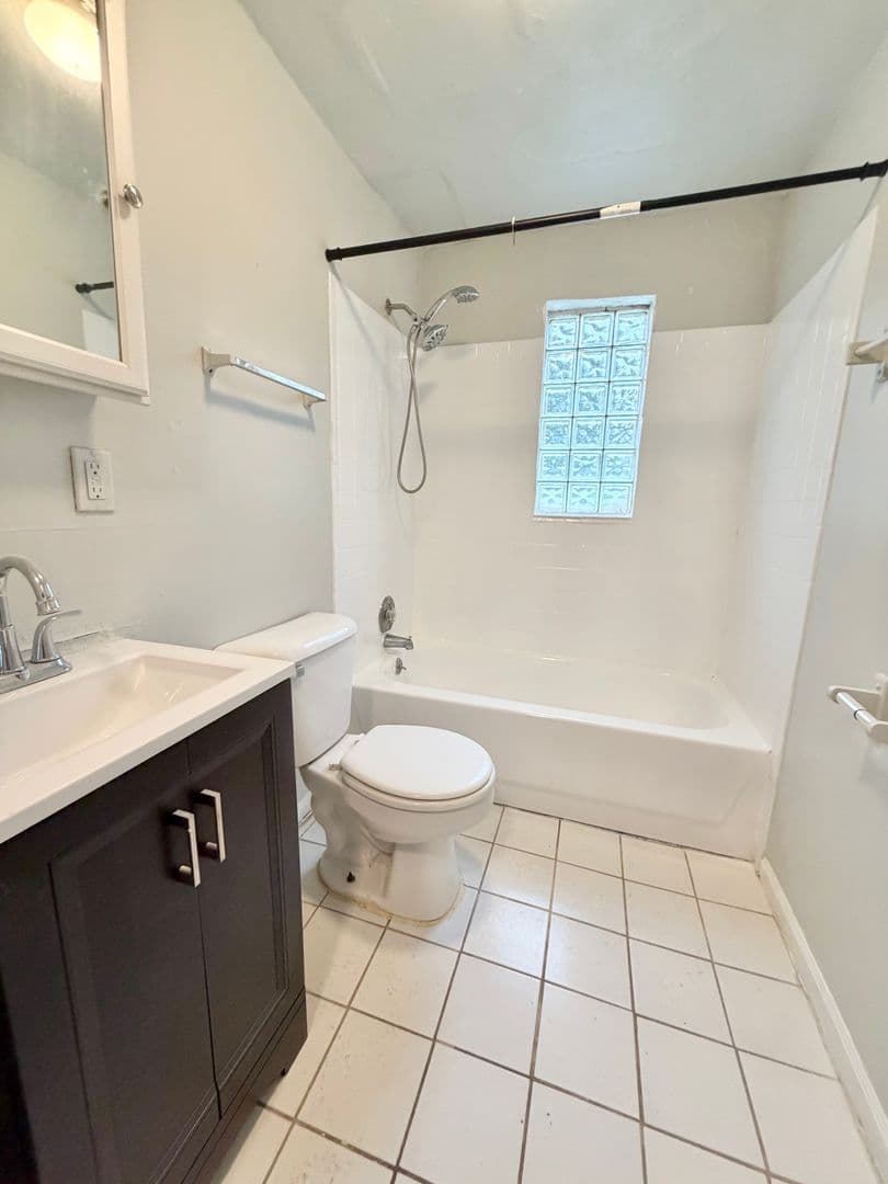 Lincoln Heights Apartment: 949 Adams St.
