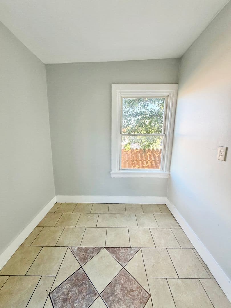 Cincinnati Apartment: 2316 Kenton St