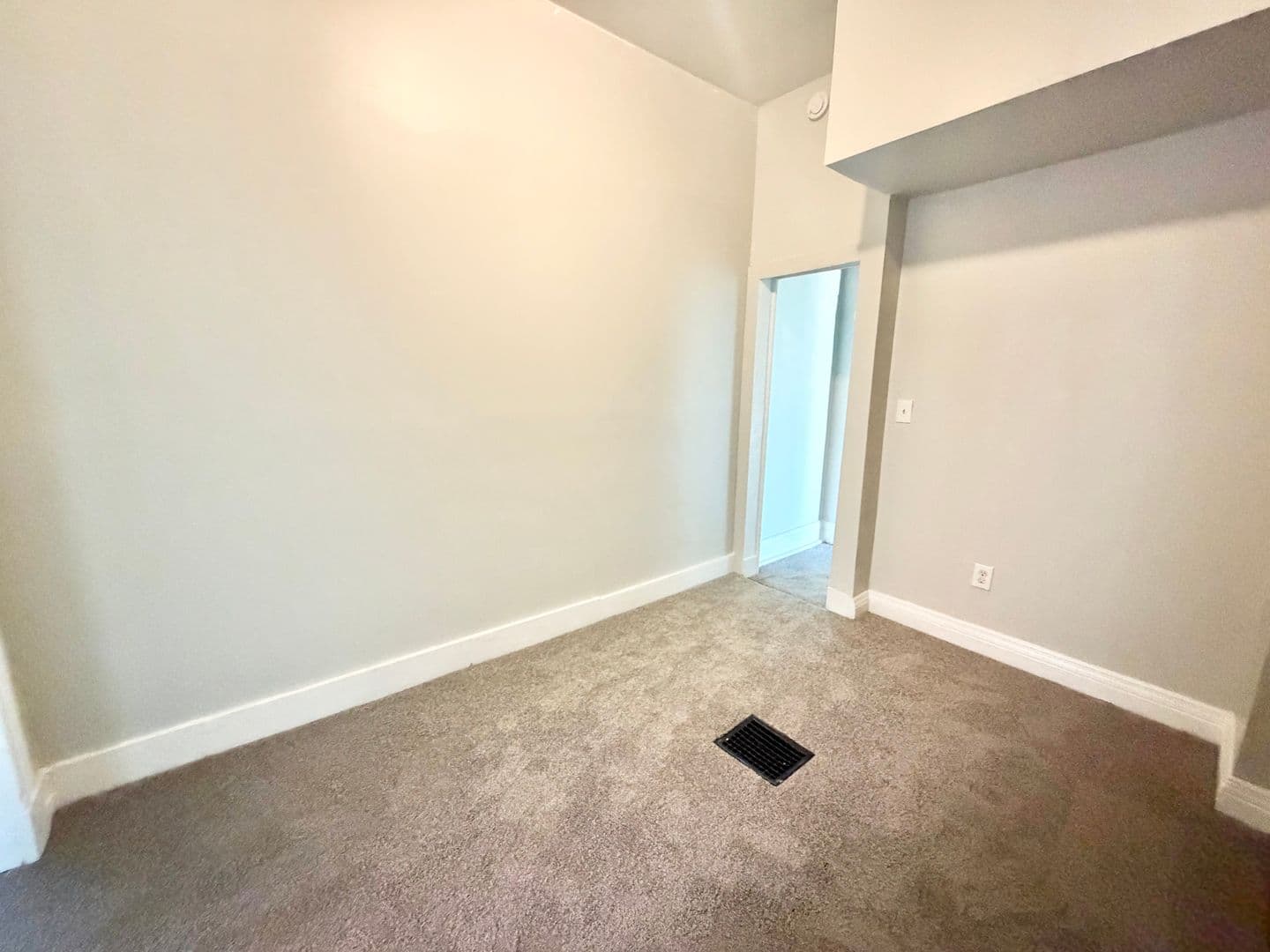 Cincinnati Apartment: 3627 Montgomery Rd.