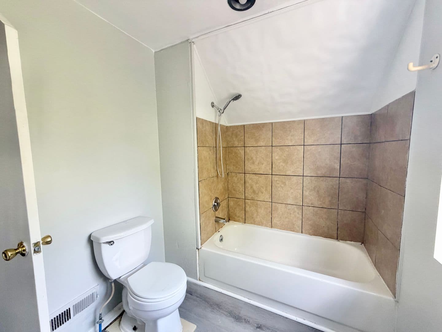 cincinnati House: 1280 Henkel Dr.
