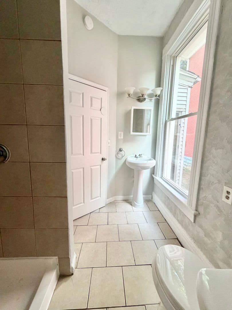Cincinnati Apartment: 3627 Montgomery Rd.