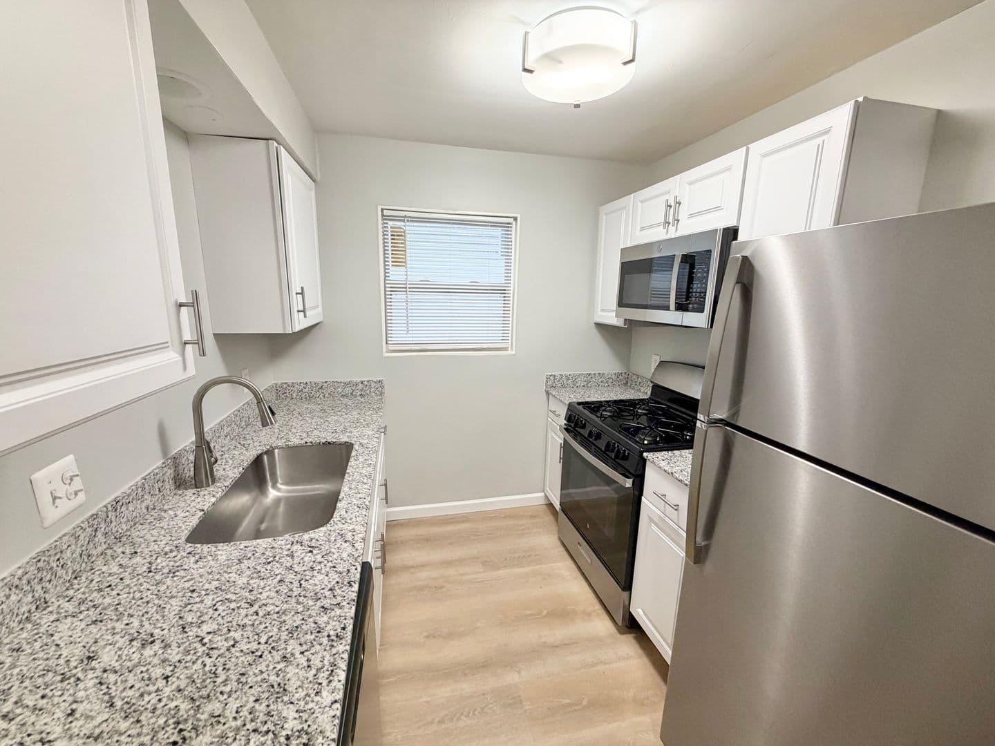 Cincinnati Apartment: 1854 Kinney Avenue