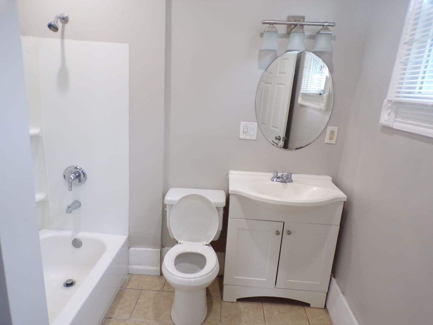 Edwardsville Apartment: 505 N Main St