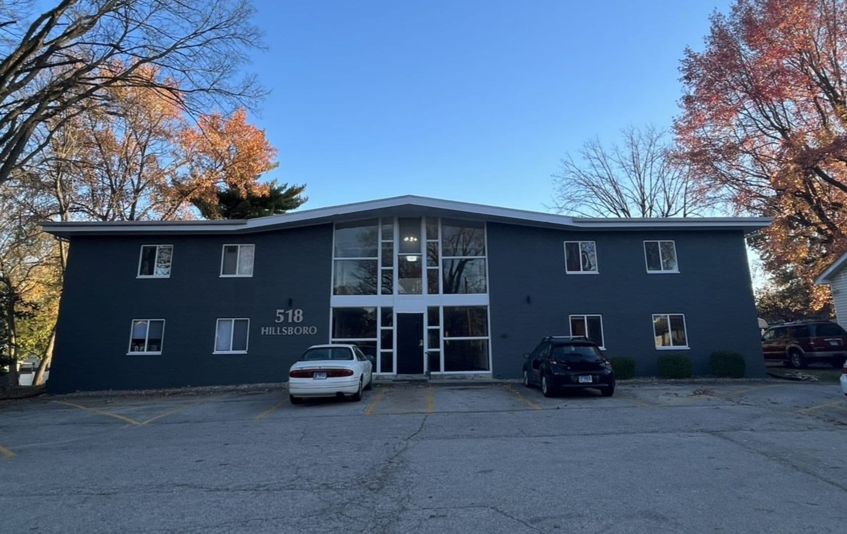 Edwardsville Apartment: 518 Hillsboro Ave
