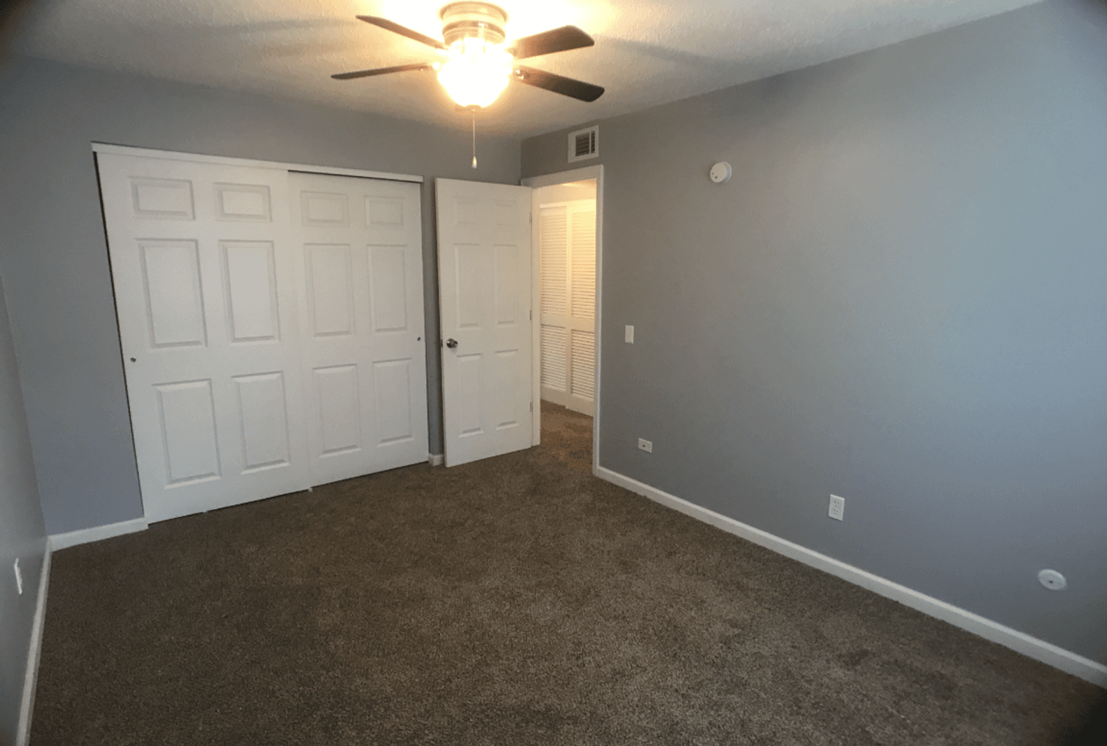 Edwardsville Apartment: 1124 University Dr