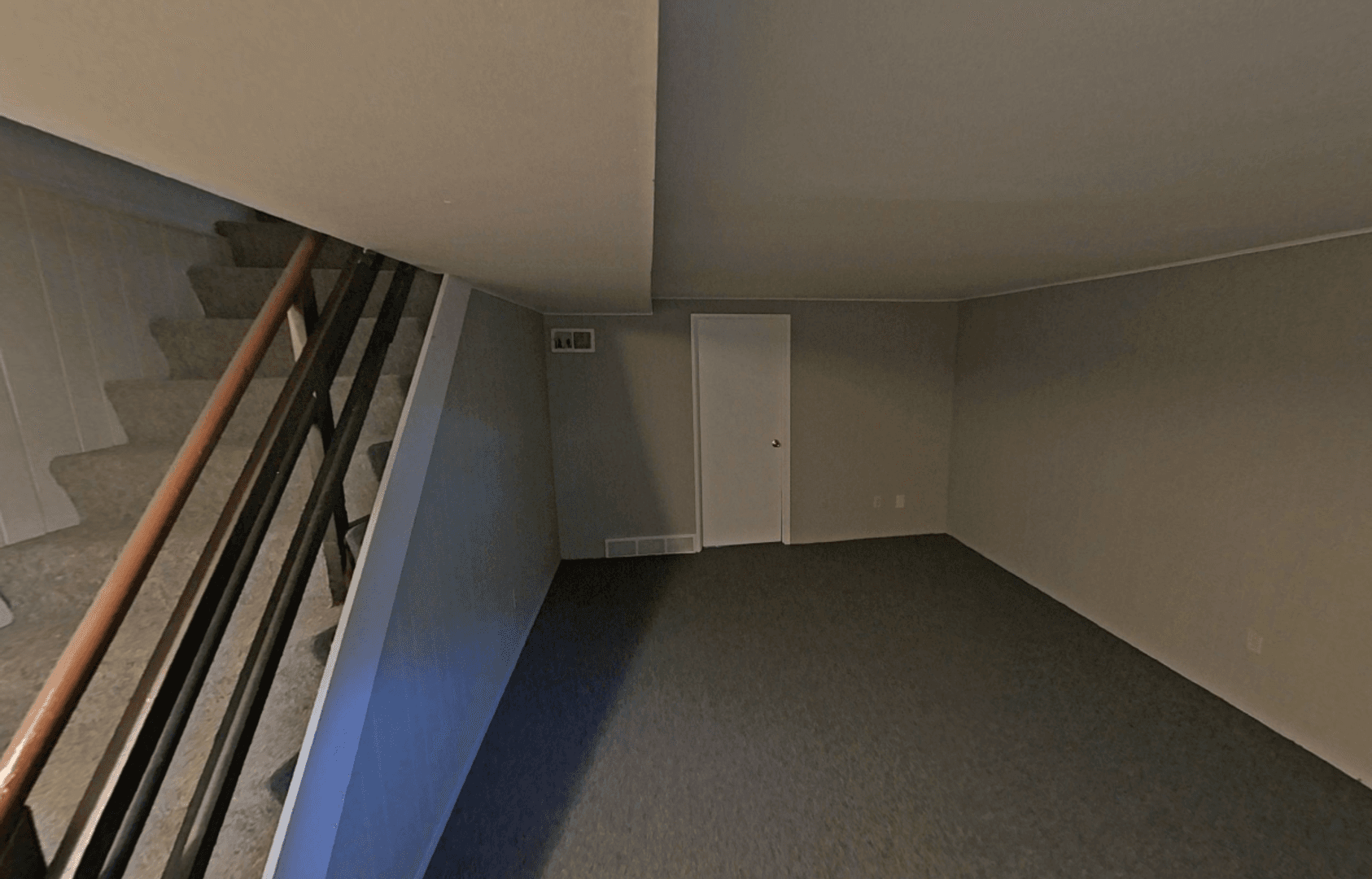 Hazelwood Apartment: 240 Chez Vant Ct.