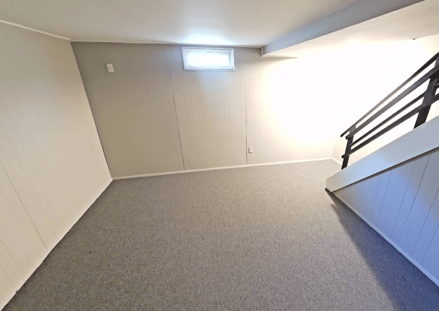 Hazelwood Apartment: 240 Chez Vant Ct.