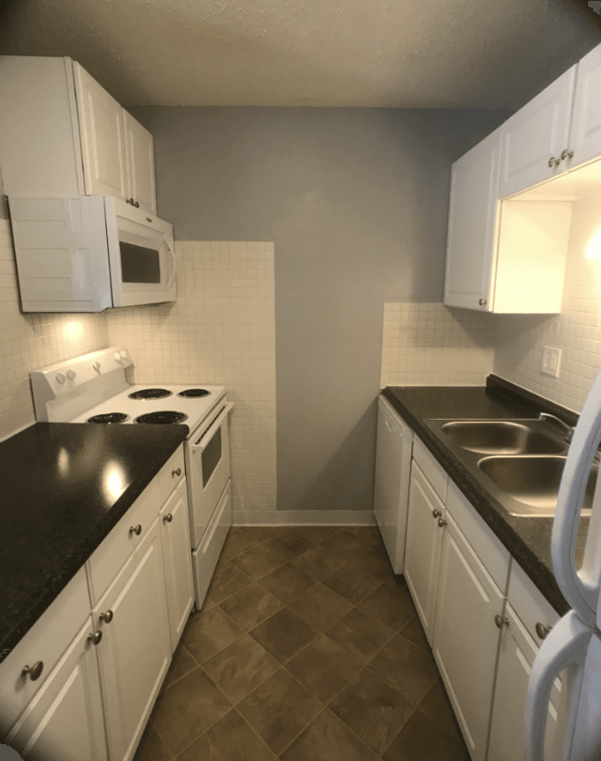 Edwardsville Apartment: 1124 University Dr