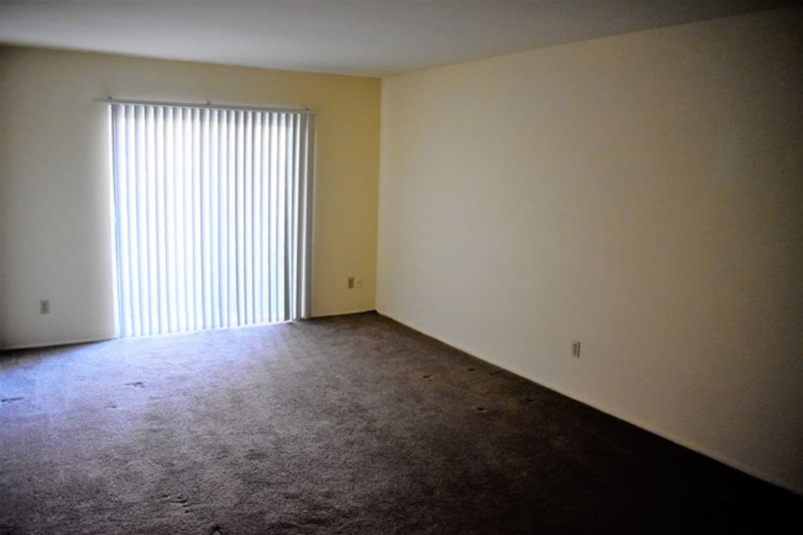 Hazelwood Apartment: 240 Chez Vant Ct.