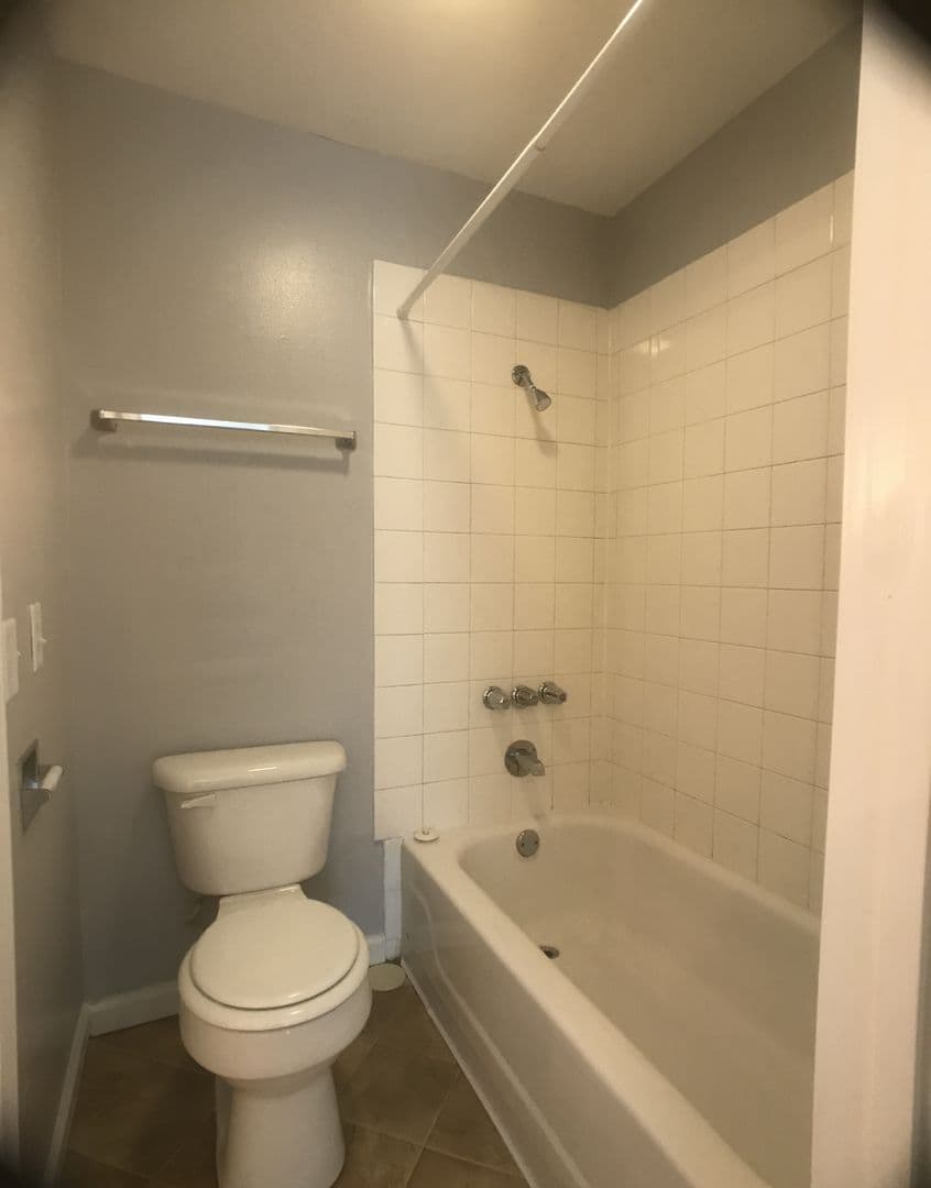 Edwardsville Apartment: 40 Devon Ct