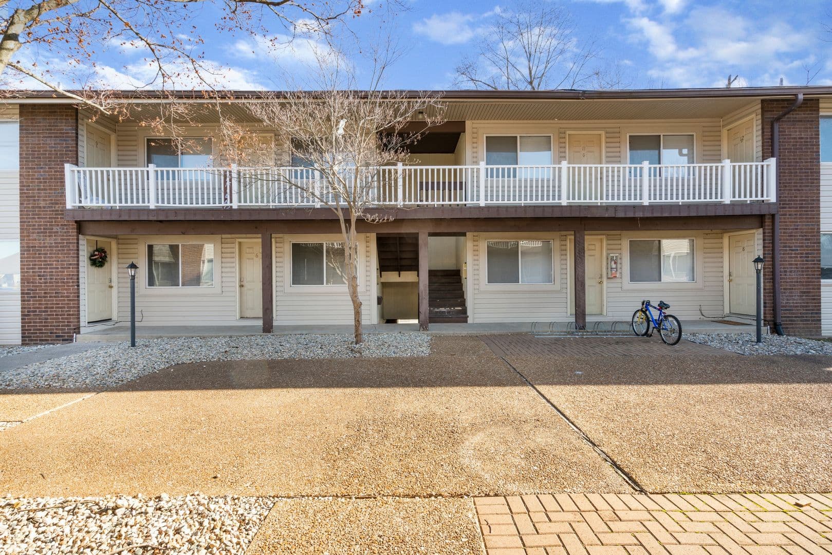 Edwardsville Apartment: 1124 University Dr
