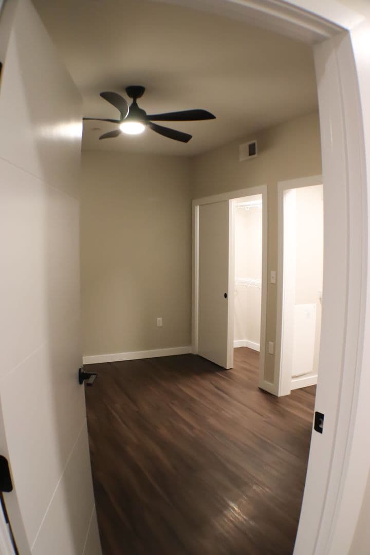 Edwardsville Apartment: 420 N Main