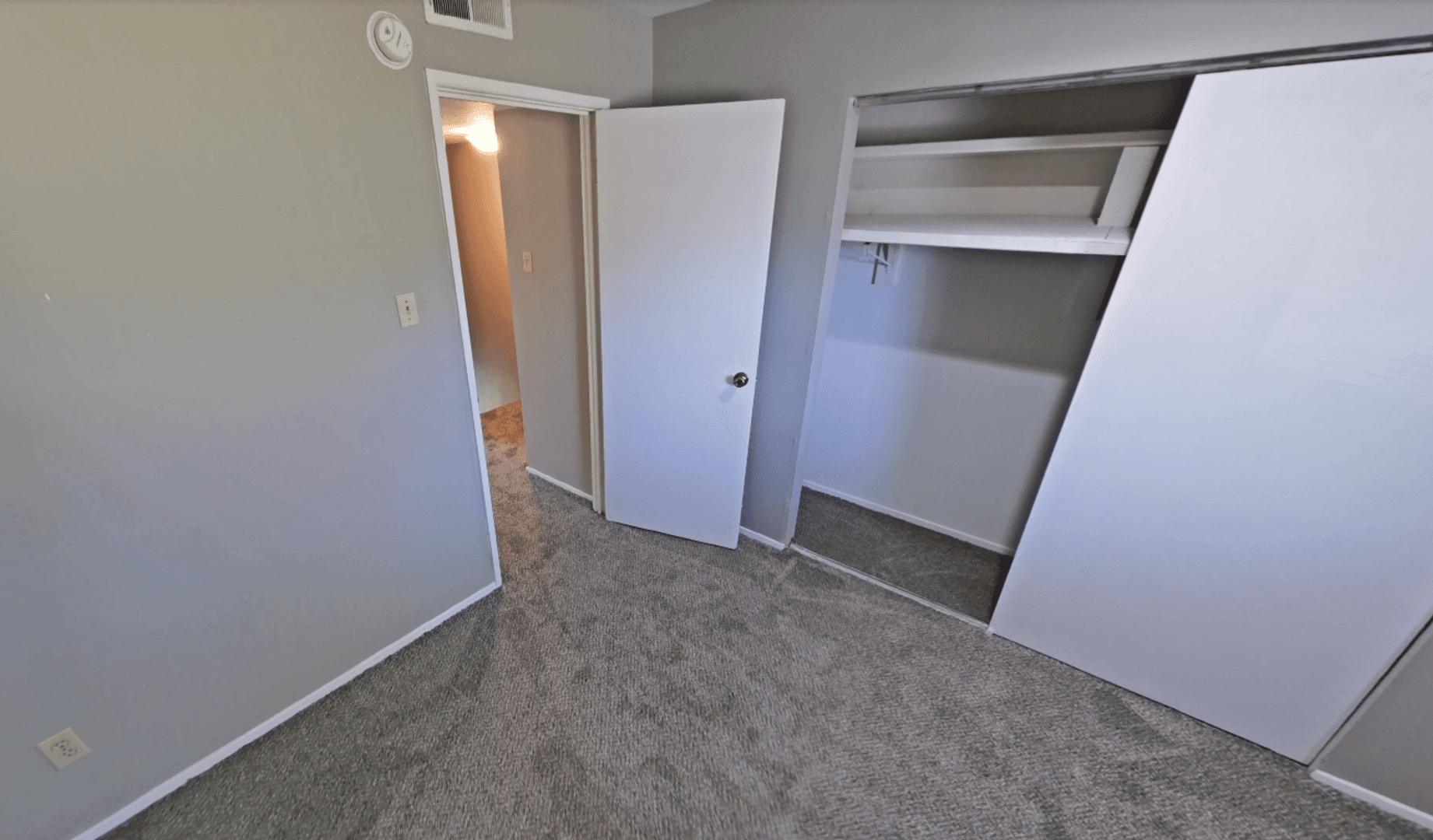 Hazelwood Apartment: 240 Chez Vant Ct.