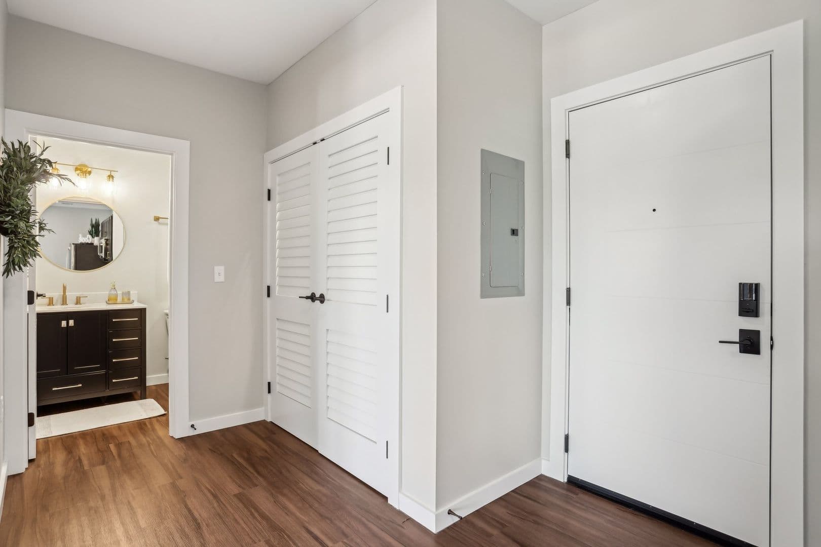 Edwardsville Apartment: 420 N Main
